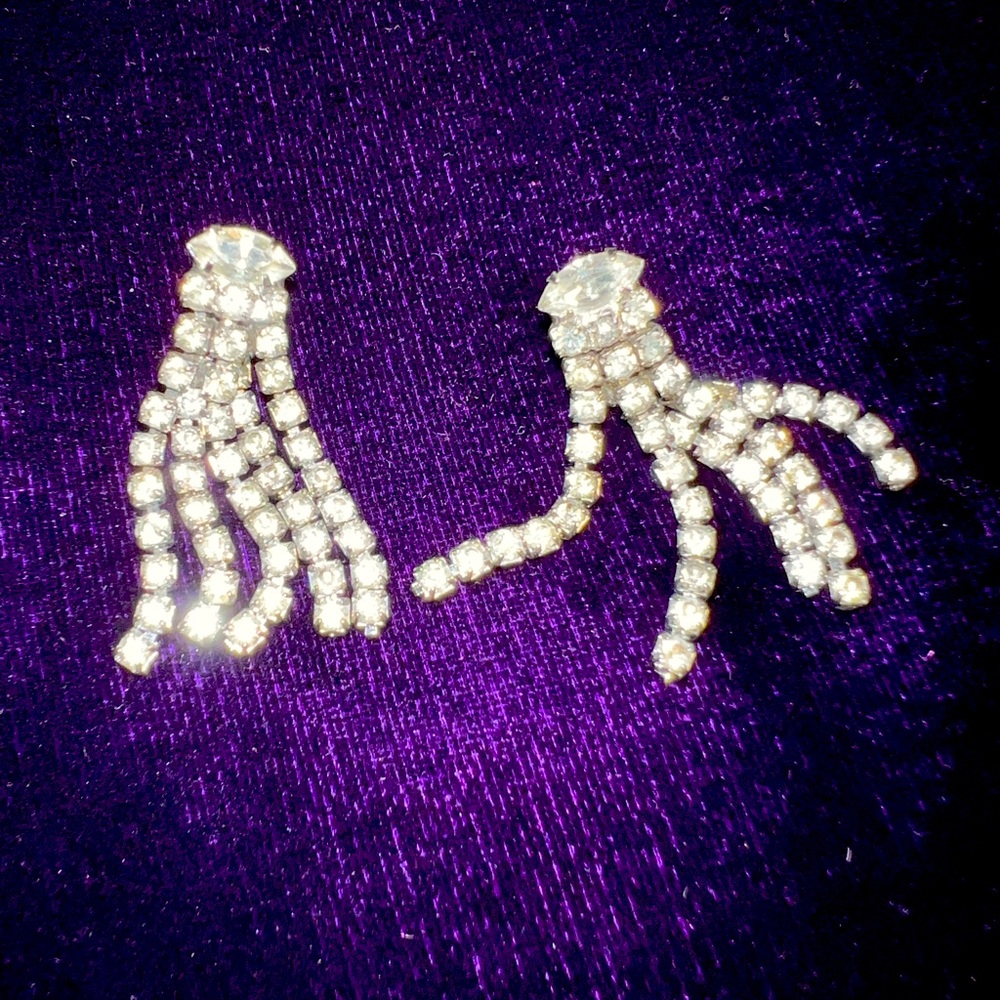 Elegant Rhinestone Earrings Dangling Vintage Like New! 1.5 Inches Long